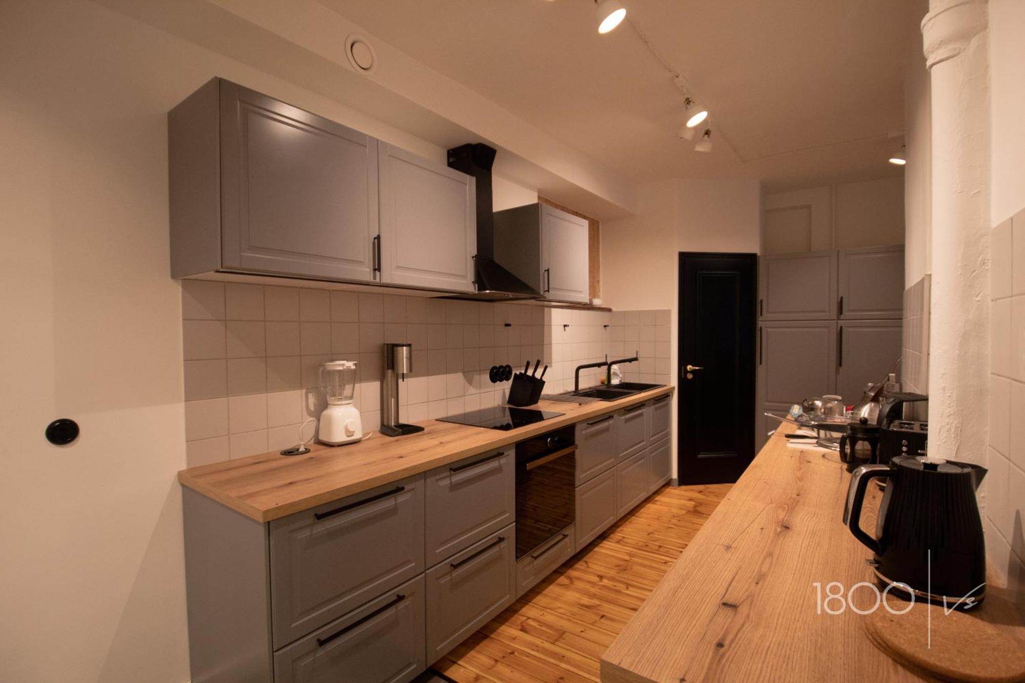 1800 By Vince Stay - Private Rooms In Town Hall Square Tartu Dış mekan fotoğraf