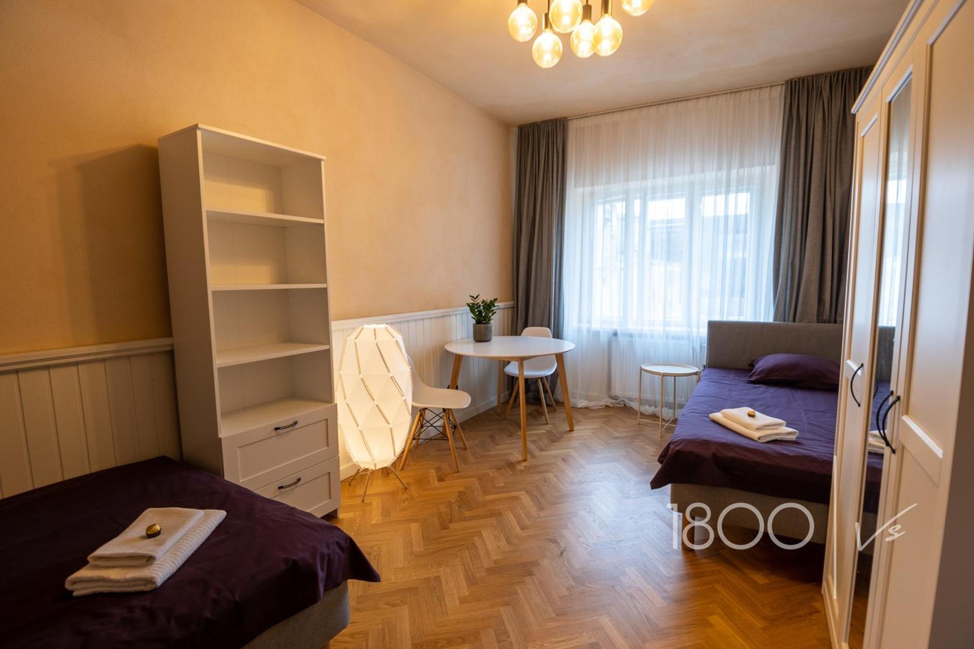 1800 By Vince Stay - Private Rooms In Town Hall Square Tartu Dış mekan fotoğraf
