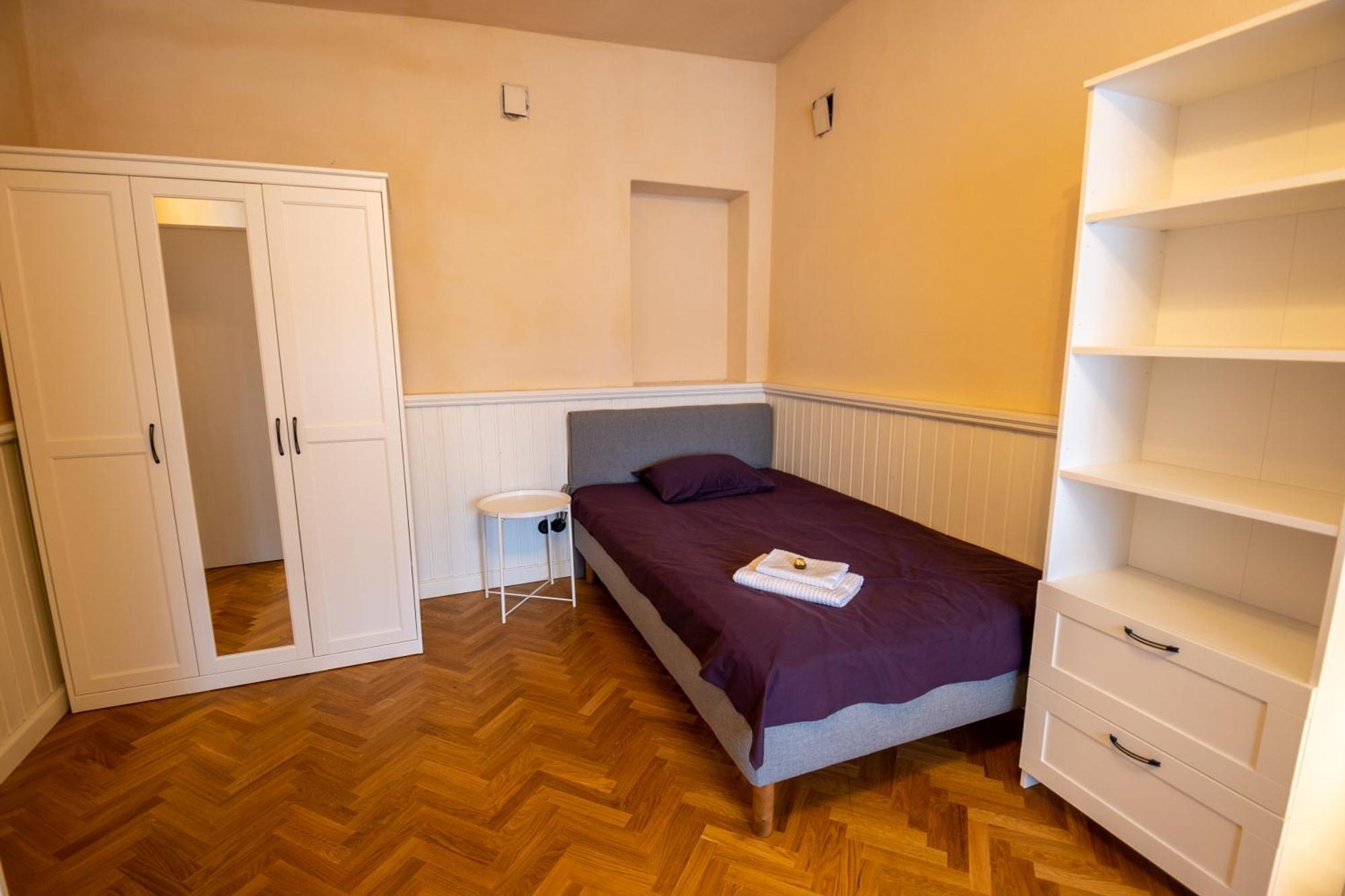 1800 By Vince Stay - Private Rooms In Town Hall Square Tartu Dış mekan fotoğraf